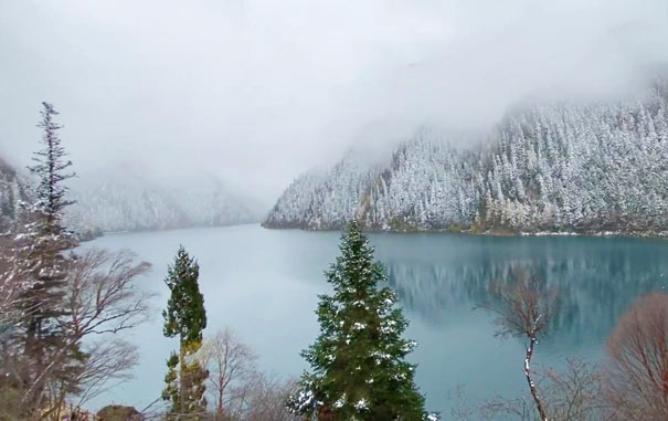 川西春节旅游：九寨沟雪景