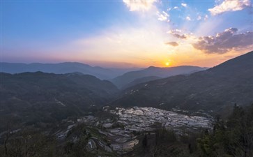 云南旅游：红河州元阳老虎嘴梯田夕阳