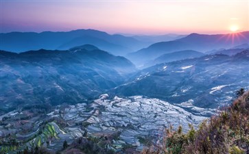 云南旅游：红河州元阳老虎嘴梯田落日