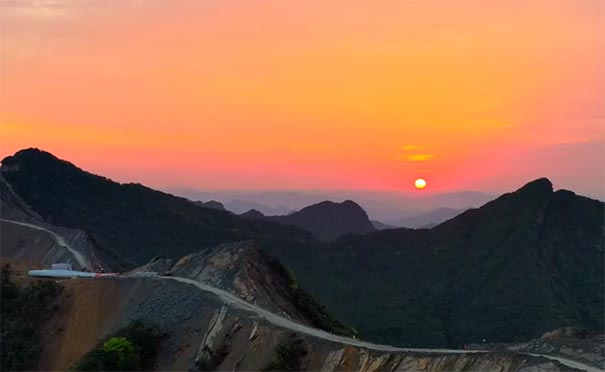 秋季重庆旅游推荐：石柱七曜山刀背梁