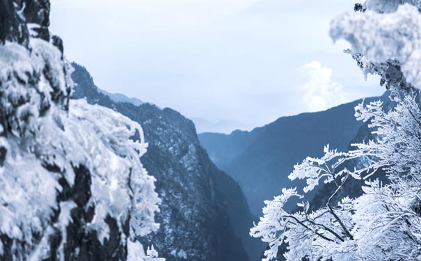 峨眉山雪景