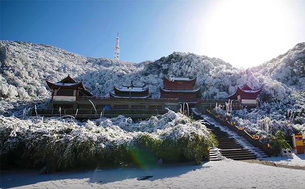 2022金佛山下雪了吗：2022年12月金佛山金佛寺雪景