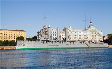 圣彼得堡喀琅施塔得军港的阿尔芙乐巡洋舰