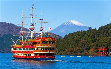 日本旅游：富士山芦之湖海盗船