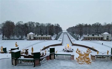 俄罗斯圣彼得堡夏宫花园雪景