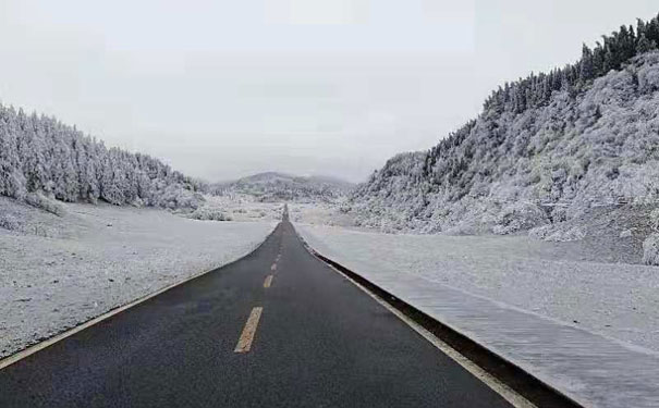 武隆仙女山冰雪节/天坑三桥/芙蓉洞赏雪/滑雪二日游线路报价